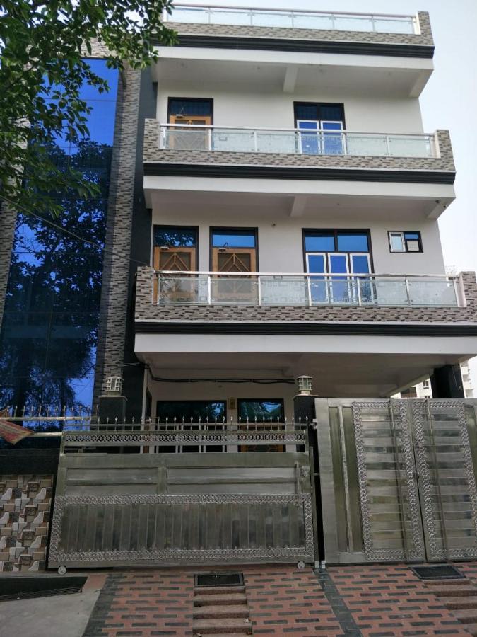 Surabhi Garden Inn Lakhnaú Exteriér fotografie