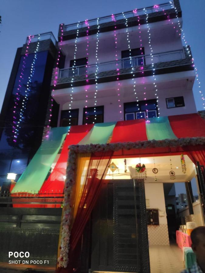 Surabhi Garden Inn Lakhnaú Exteriér fotografie