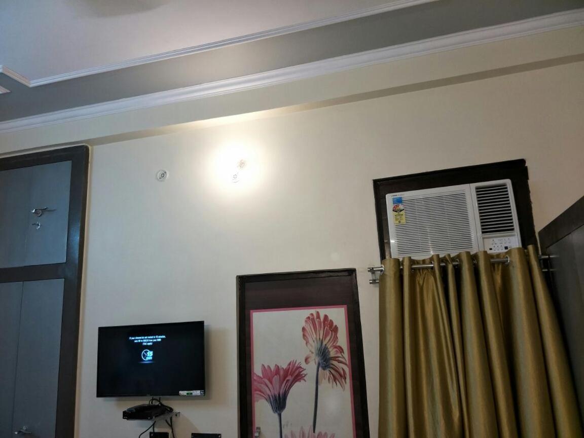 Surabhi Garden Inn Lakhnaú Exteriér fotografie